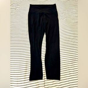 Women’s Lululemon align leggings.